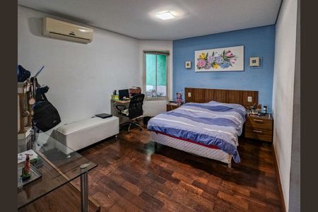 Casa à venda com 346m², 4 quartos e 4 vagas