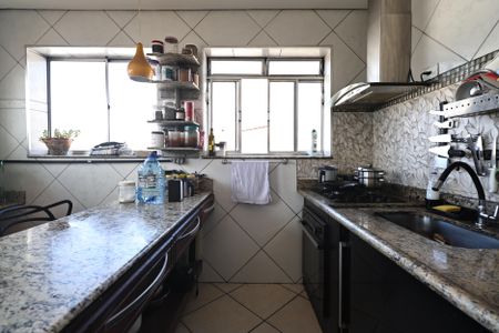 Casa à venda com 231m², 3 quartos e 2 vagasCozinha