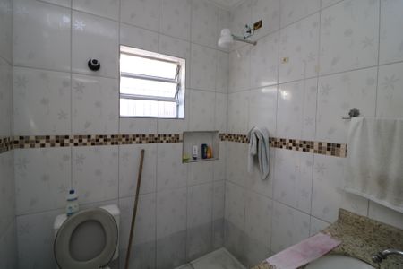 Casa à venda com 130m², 3 quartos e 4 vagasBanheiro C1