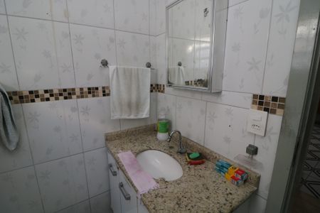 Casa à venda com 130m², 3 quartos e 4 vagasBanheiro C1