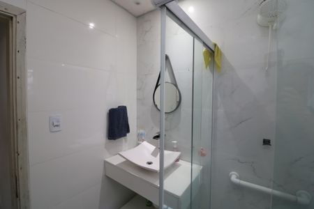 Casa à venda com 130m², 3 quartos e 4 vagasBanheiro C2