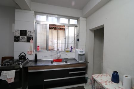 Casa à venda com 130m², 3 quartos e 4 vagasCozinha C2