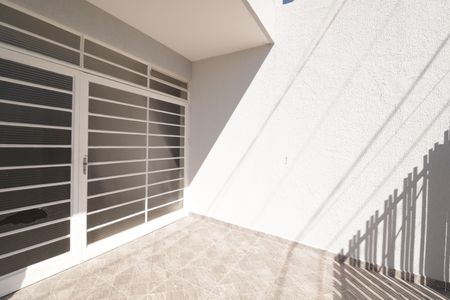 Casa à venda com 480m², 3 quartos e 4 vagas Casa à venda com 480m², 3 quartos e 4 vagasFachada