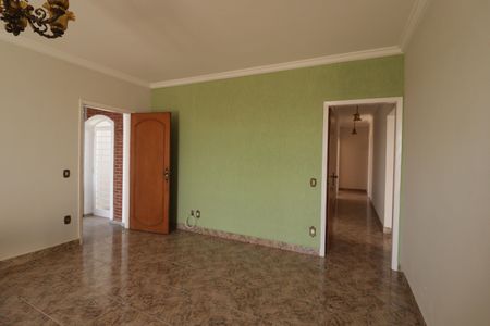 Casa à venda com 480m², 3 quartos e 4 vagas Casa à venda com 480m², 3 quartos e 4 vagasSala