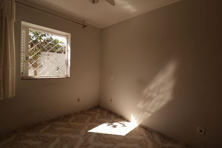 Casa à venda com 480m², 3 quartos e 4 vagas Casa à venda com 480m², 3 quartos e 4 vagasQuarto 1