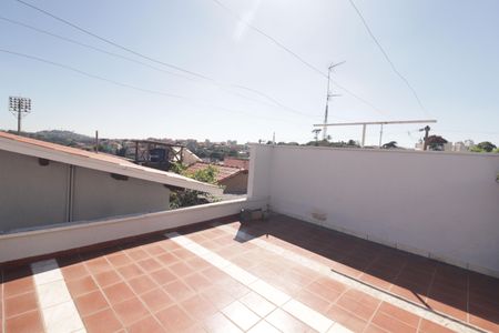 Casa à venda com 480m², 3 quartos e 4 vagas Casa à venda com 480m², 3 quartos e 4 vagasTerraço