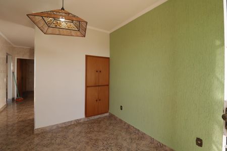 Casa à venda com 480m², 3 quartos e 4 vagas Casa à venda com 480m², 3 quartos e 4 vagasSala