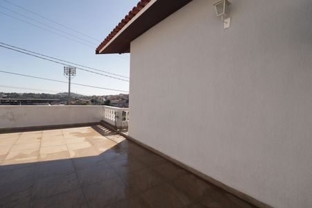 Casa à venda com 480m², 3 quartos e 4 vagas Casa à venda com 480m², 3 quartos e 4 vagasVaranda