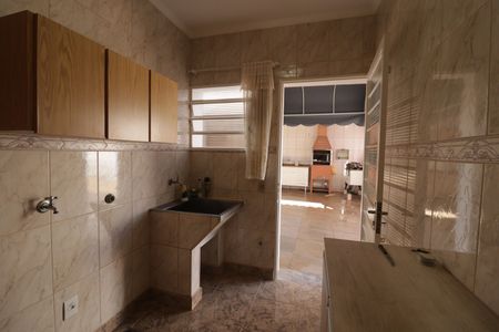 Casa à venda com 480m², 3 quartos e 4 vagas Casa à venda com 480m², 3 quartos e 4 vagasÁrea de Serviço