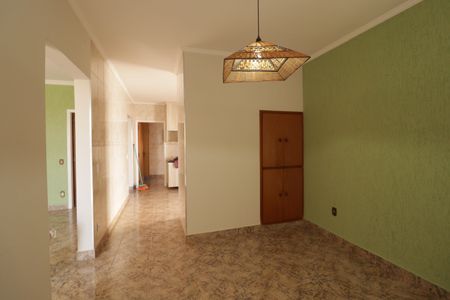 Casa à venda com 480m², 3 quartos e 4 vagas Casa à venda com 480m², 3 quartos e 4 vagasSala