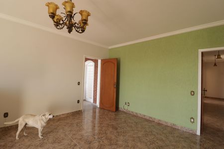 Casa à venda com 480m², 3 quartos e 4 vagas Casa à venda com 480m², 3 quartos e 4 vagasSala