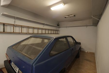 Casa à venda com 480m², 3 quartos e 4 vagas Casa à venda com 480m², 3 quartos e 4 vagasGaragem