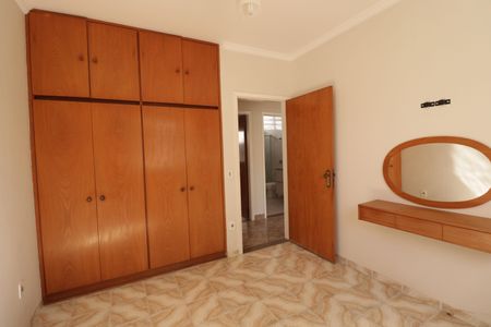 Casa à venda com 480m², 3 quartos e 4 vagas Casa à venda com 480m², 3 quartos e 4 vagasQuarto 1
