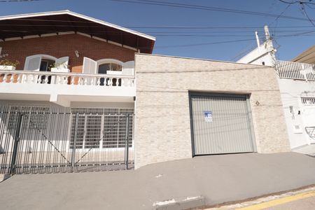 Casa à venda com 480m², 3 quartos e 4 vagas Casa à venda com 480m², 3 quartos e 4 vagasFachada
