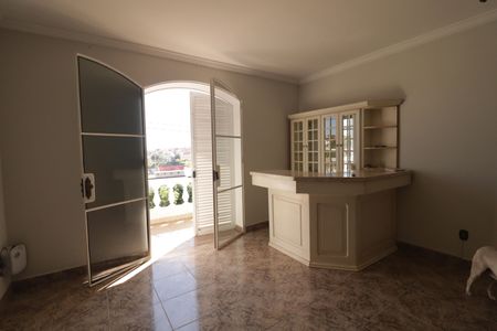 Casa à venda com 480m², 3 quartos e 4 vagas Casa à venda com 480m², 3 quartos e 4 vagasSala