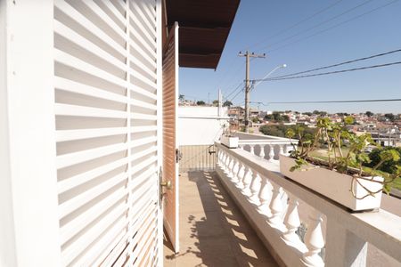 Casa à venda com 480m², 3 quartos e 4 vagas Casa à venda com 480m², 3 quartos e 4 vagasVaranda