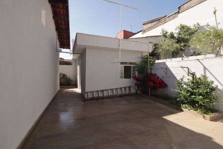 Casa à venda com 480m², 3 quartos e 4 vagas Casa à venda com 480m², 3 quartos e 4 vagasVaranda