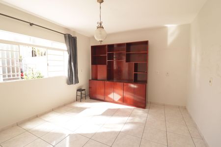 Casa à venda com 480m², 3 quartos e 4 vagas Casa à venda com 480m², 3 quartos e 4 vagasEdícula