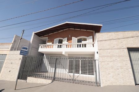 Casa à venda com 480m², 3 quartos e 4 vagas Casa à venda com 480m², 3 quartos e 4 vagasFachada