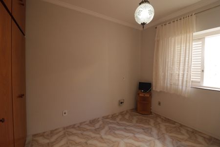 Casa à venda com 480m², 3 quartos e 4 vagas Casa à venda com 480m², 3 quartos e 4 vagasQuarto 2