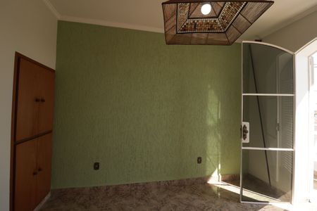 Casa à venda com 480m², 3 quartos e 4 vagas Casa à venda com 480m², 3 quartos e 4 vagasSala