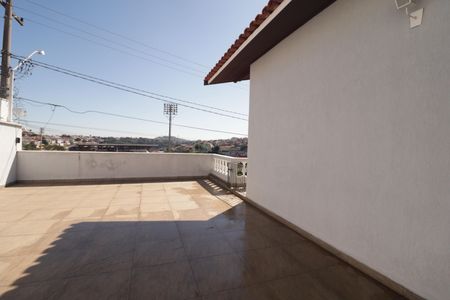 Casa à venda com 480m², 3 quartos e 4 vagas Casa à venda com 480m², 3 quartos e 4 vagasVaranda