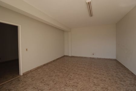 Casa à venda com 480m², 3 quartos e 4 vagas Casa à venda com 480m², 3 quartos e 4 vagasEdícula