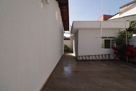 Casa à venda com 480m², 3 quartos e 4 vagas Casa à venda com 480m², 3 quartos e 4 vagasVaranda