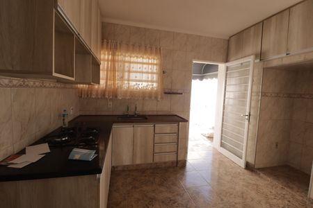 Casa à venda com 480m², 3 quartos e 4 vagas Casa à venda com 480m², 3 quartos e 4 vagasCozinha