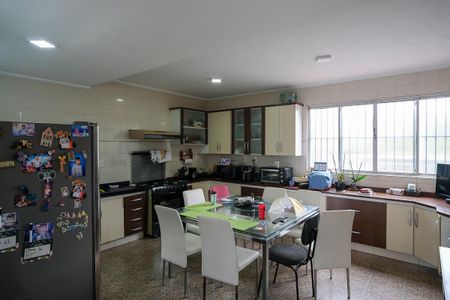 Casa à venda com 255m², 4 quartos e 7 vagasCozinha