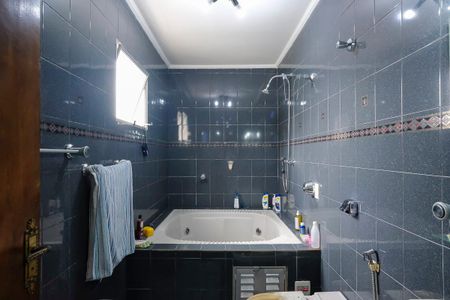 Casa à venda com 255m², 4 quartos e 7 vagasBanheiro da suíte