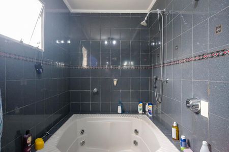 Casa à venda com 255m², 4 quartos e 7 vagasBanheiro da suíte