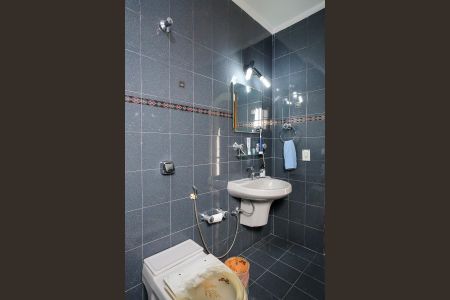 Casa à venda com 255m², 4 quartos e 7 vagasBanheiro da suíte