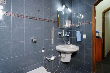 Casa à venda com 255m², 4 quartos e 7 vagasBanheiro da suíte