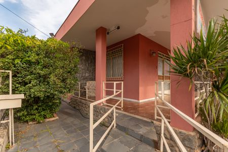 Casa à venda com 360m², 4 quartos e 2 vagas Casa à venda com 360m², 4 quartos e 2 vagasArea comum Casa 1