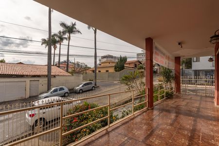 Casa à venda com 360m², 4 quartos e 2 vagas Casa à venda com 360m², 4 quartos e 2 vagasArea comum Casa 1