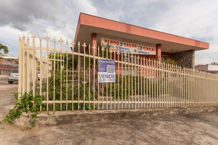 Casa à venda com 360m², 4 quartos e 2 vagas Casa à venda com 360m², 4 quartos e 2 vagasPlaca Instalada