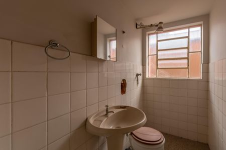 Casa à venda com 360m², 4 quartos e 2 vagas Casa à venda com 360m², 4 quartos e 2 vagasBanheiro Social - Casa 2
