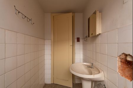 Casa à venda com 360m², 4 quartos e 2 vagas Casa à venda com 360m², 4 quartos e 2 vagasBanheiro Social - Casa 2