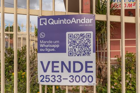 Casa à venda com 360m², 4 quartos e 2 vagas Casa à venda com 360m², 4 quartos e 2 vagasPlaca Instalada