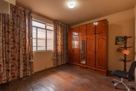 Casa à venda com 360m², 4 quartos e 2 vagas Casa à venda com 360m², 4 quartos e 2 vagasQuarto 2 - Casa 1