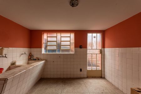 Casa à venda com 360m², 4 quartos e 2 vagas Casa à venda com 360m², 4 quartos e 2 vagasLvanderia - Casa 2