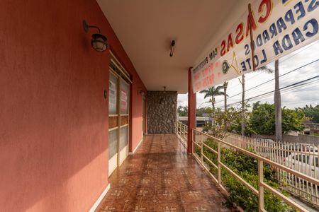 Casa à venda com 360m², 4 quartos e 2 vagas Casa à venda com 360m², 4 quartos e 2 vagasArea comum Casa 1