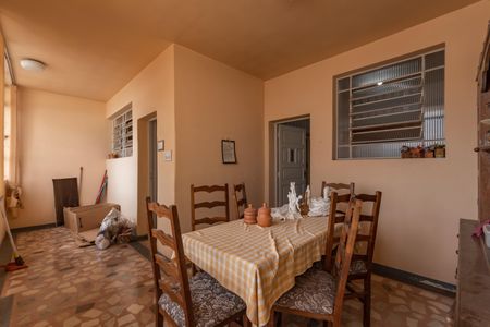 Casa à venda com 360m², 4 quartos e 2 vagas Casa à venda com 360m², 4 quartos e 2 vagasCopa - Casa 1