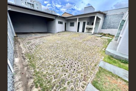 Casa à venda com 420m², 7 quartos e 8 vagas Casa à venda com 420m², 7 quartos e 8 vagasÁrea Externa - Fundos