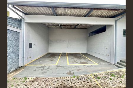 Casa à venda com 420m², 7 quartos e 8 vagas Casa à venda com 420m², 7 quartos e 8 vagasÁrea Externa - Fundos