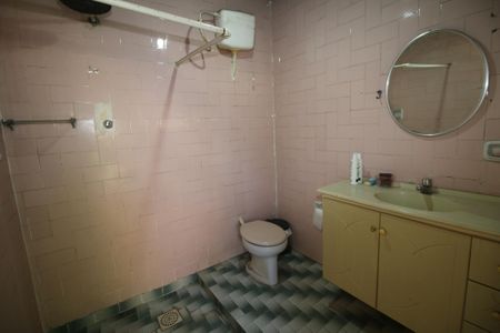 Casa à venda com 180m², 3 quartos e 3 vagasBanheiro de Serviço