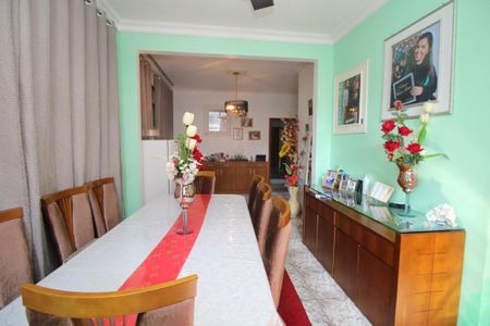 Casa à venda com 180m², 3 quartos e 3 vagasSala