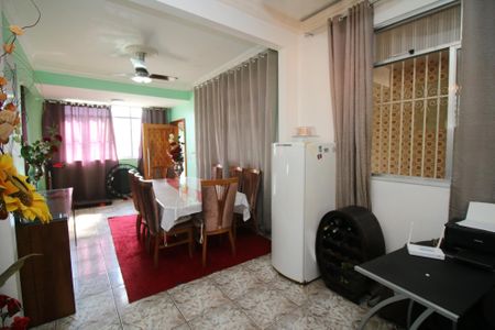 Casa à venda com 180m², 3 quartos e 3 vagasSala