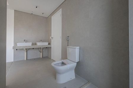 Apartamento à venda com 222m², 3 quartos e 2 vagasSuíte 1 - Banheiro